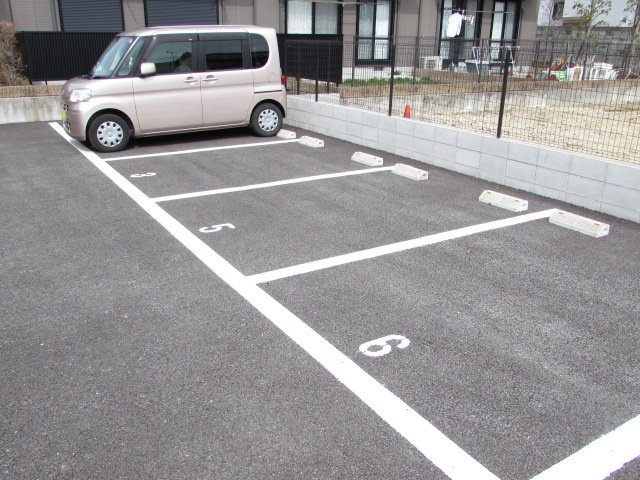 ベル・ドミールＳの駐車場