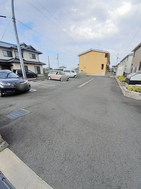 プレシャス　京　Ａの駐車場