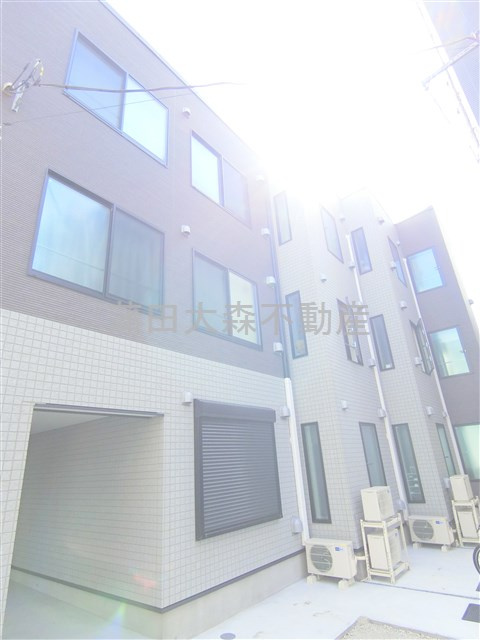 リバティ蒲田の外観|2023年3月築　木造地上3階建て総戸数14戸
東京都大田区新蒲田2丁目　JR京浜東北線蒲田駅徒歩14分、東急多摩川線矢口渡駅徒歩5分