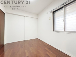 子供部屋…創造性や成長を促す遊びの空間を提供。学習や趣味に集中できる環境を整えます。個別のプライベートスペースは自己表現と自立心を育み、心地よい睡眠環境を整えリラックスできる場所を提供。
