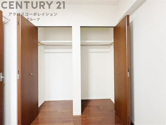 衣類やアクセサリー、小物類の収納が便利で整理整頓がしやすく、部屋の美観を保ちつつ、スペースを最大限に活用できます。衣服のしわやダメージを防ぎ、長持ちさせることができます。