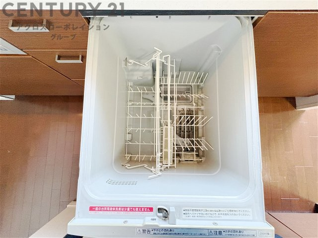 手洗いに比べて時間や労力を節約できることです。また、高温のお湯で洗浄されるため、雑菌や細菌を殺菌する効果もあります。さらに、乾燥機能があるため、手で拭く手間も省け衛生的に保管できます。