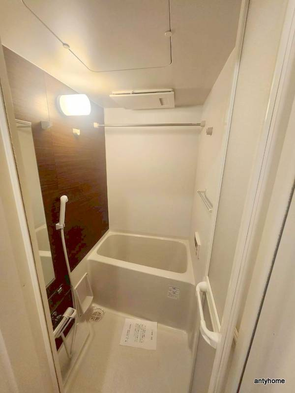 ブラウ本町東　仲介手数料無料の浴室