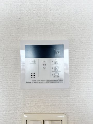 ディークラディア 浜松宮竹の設備|追炊き機能等が備わった設備になります。家族の入浴時間がバラバラでも操作1つで、いつでも温かなお風呂時間を楽しめます。