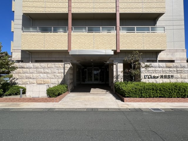 ディークラディア 浜松宮竹のエントランス|物件入口を撮影してみました。きれいに整えられています。