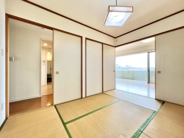 ディークラディア 浜松宮竹の和室|約6帖の和室になります。来客用のお部屋としても活用していただけます。押入も備わっております。