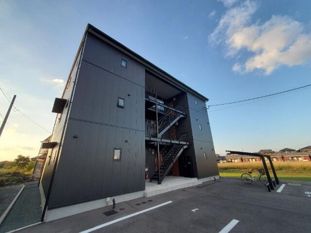 柳川市筑紫町のアパートの外観