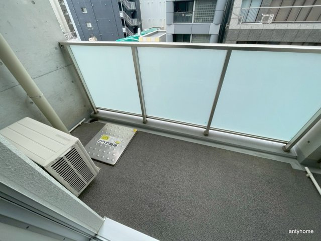 ブラウ本町東　仲介手数料無料のバルコニー