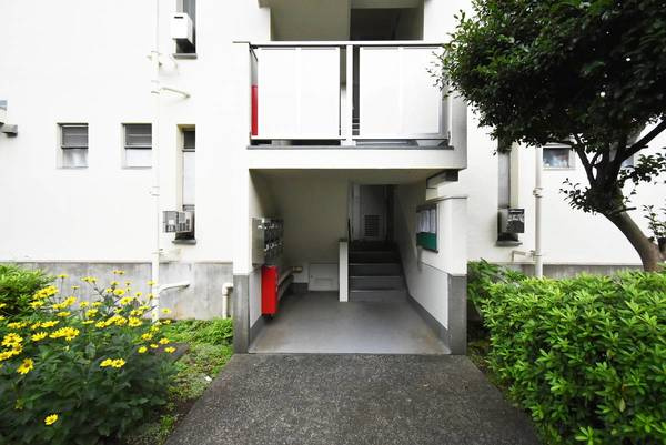 ビレッジハウス所沢1号棟のエントランス|建物の内部です