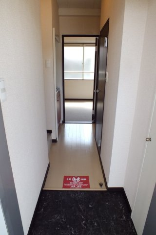 レオパレスコンフォートガーデンの玄関