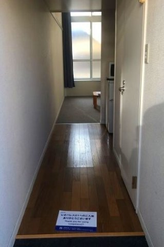 レオパレス蘇我の玄関