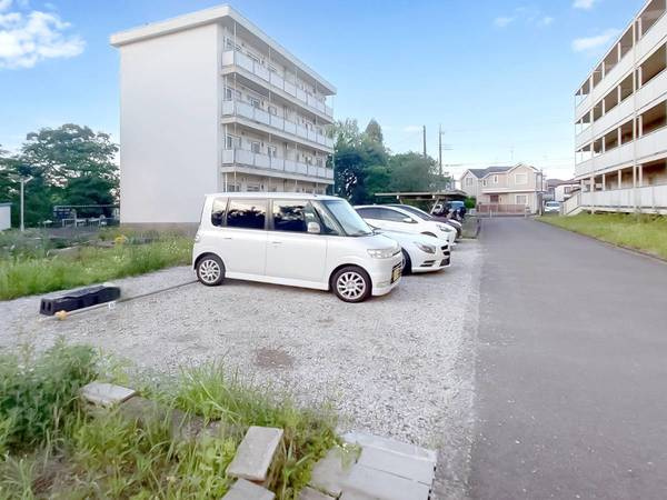 ビレッジハウス善部2号棟の駐車場|駐車場完備です
