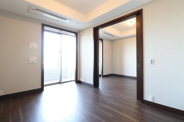 グラングリーン大阪THE NORTH RESIDENCE　扇町小学校の内装|リビング