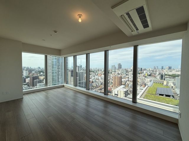 【居間・リビング】 | ＳＨＩＲＯＫＡＮＥ　Ｔｈｅ　ＳＫＹ　Ｅ棟 | ※写真は同タイプ住戸です。