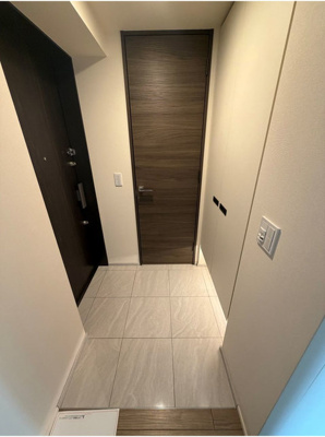 【玄関】 | ＳＨＩＲＯＫＡＮＥ　Ｔｈｅ　ＳＫＹ　Ｅ棟 | ※写真は同タイプ住戸です。