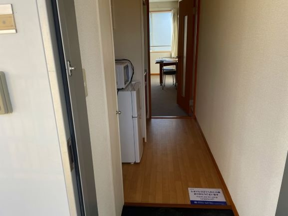 レオパレス浜野の玄関