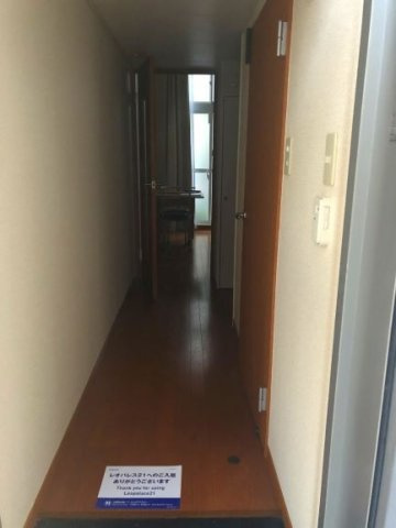 レオパレスＴＹヒルズの玄関