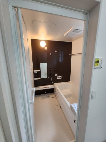 名古屋市中川区打出１丁目の新築一戸建の浴室|◇浴室◇　　広い１坪サイズ・浴室暖房乾燥機・保温浴槽・ベンチ浴槽・滑り止め床・追い焚き・オートバス・バリアフリーバス　（施工例）