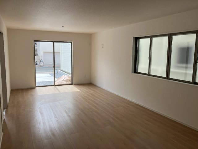 名古屋市中川区打出１丁目の新築一戸建の居間・リビング|◇リビング◇　　明るく広いリビング２３．０帖　家族が集まってもゆとりのある空間♪