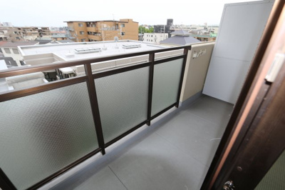 【バルコニー】 | キャロル柴原 | ※同タイプの写真となり、実際のお部屋とは異なる場合があります