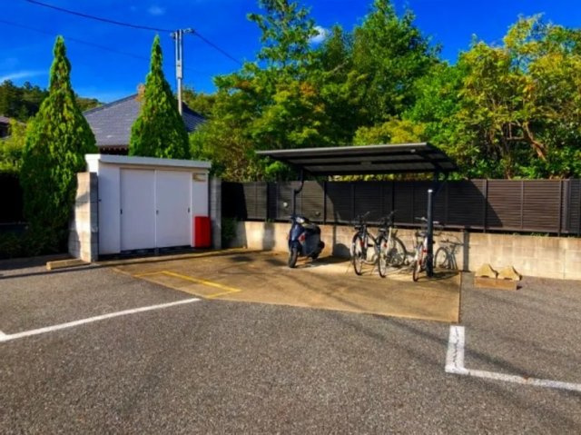 レオパレスハナイの駐車場