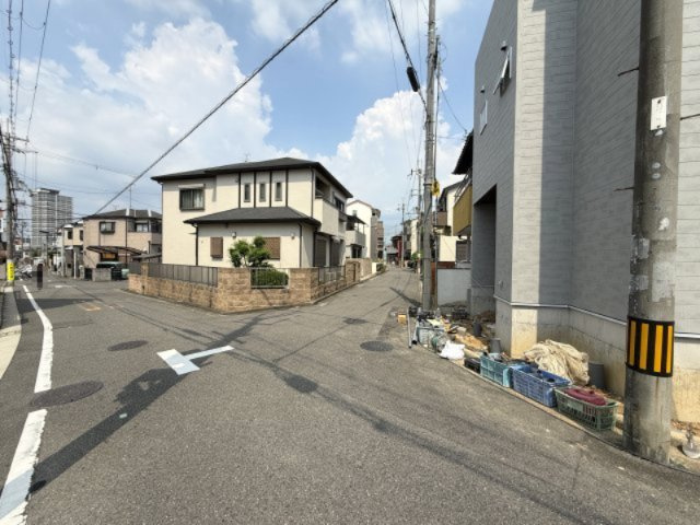 堺市東区西野　第6期　新築一戸建ての前面道路含む現地写真