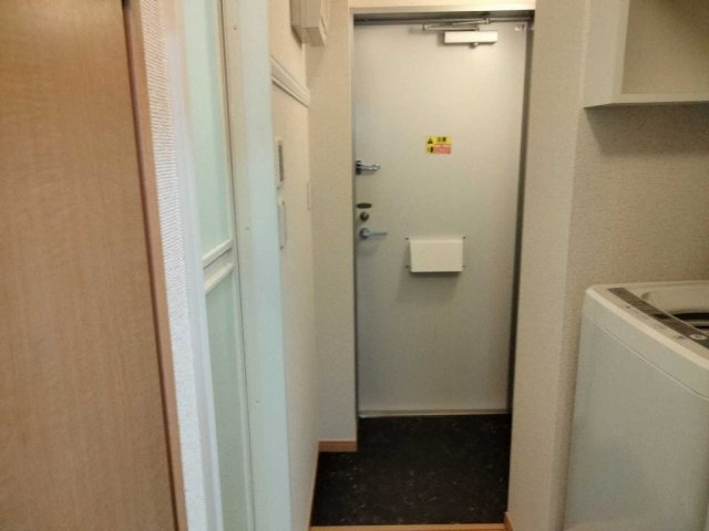 レオパレスモンジュイの玄関