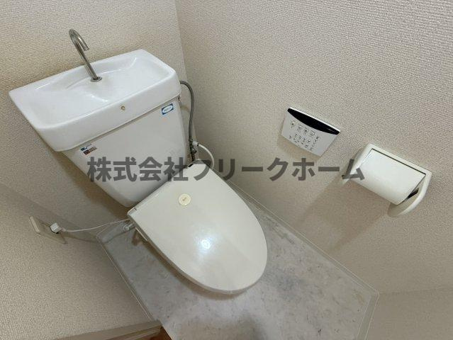 小金井市梶野町３丁目の賃貸マンションのトイレ