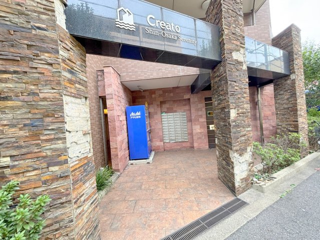 クレアート新大阪セレニティのエントランス