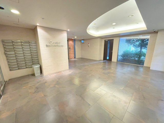 クレアート新大阪セレニティのエントランス