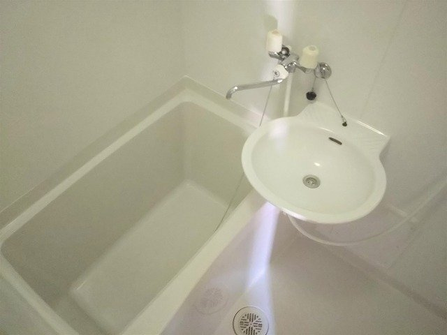 レオパレスＢ＆Ｗの浴室