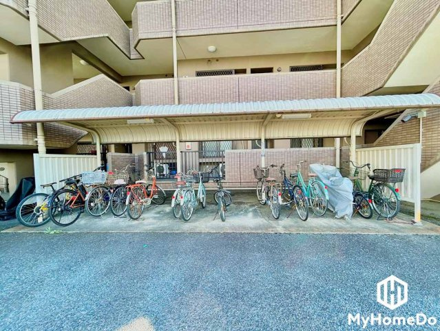 アルピナ春日井の駐輪場