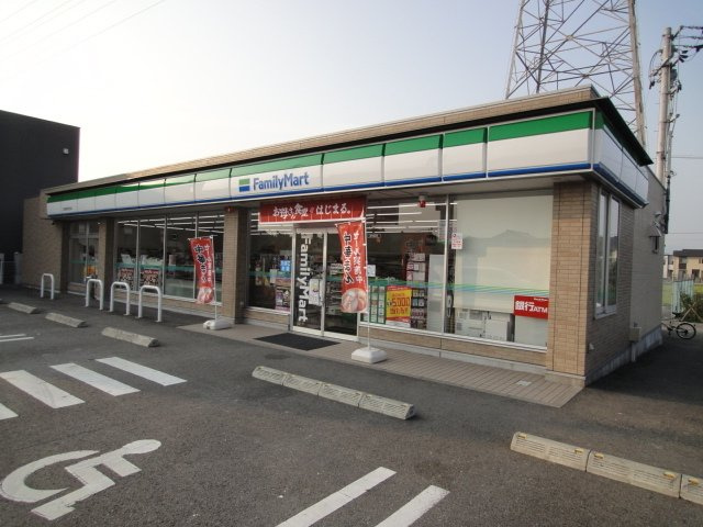 グラーディアの周辺|ファミリーマート西吉成店さんまで900m