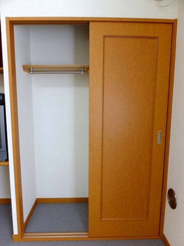 レオパレスＥＸの内装|荷物もたっぷり入るクローゼットです♪
