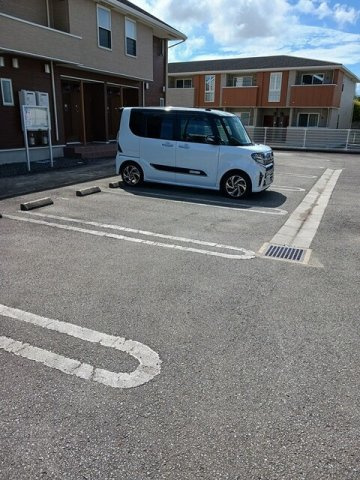 ジュネス　Ｂの駐車場|駐車スペースもあります