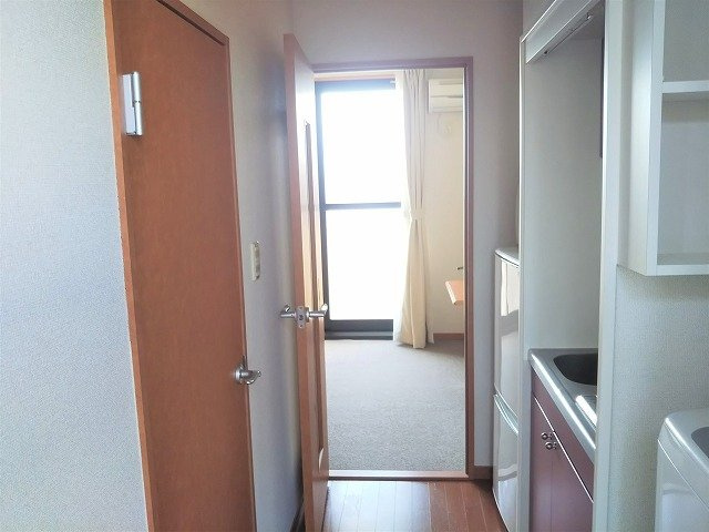 レオパレスエムワンの玄関|入口から　部屋仕様により異なります。