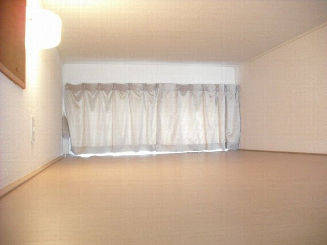 レオパレスまつやのその他|広めのロフトなので、収納力抜群！