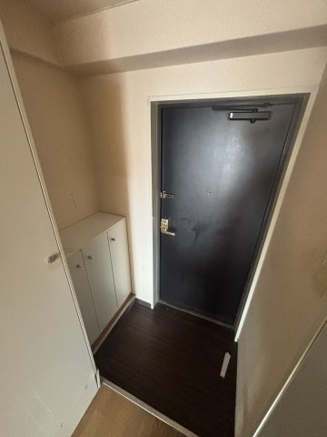 フジマンション末広の玄関