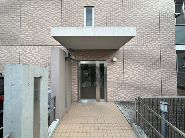 川崎市多摩区菅５丁目の賃貸マンションのエントランス
