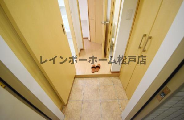 アロー北松戸２７番館の玄関