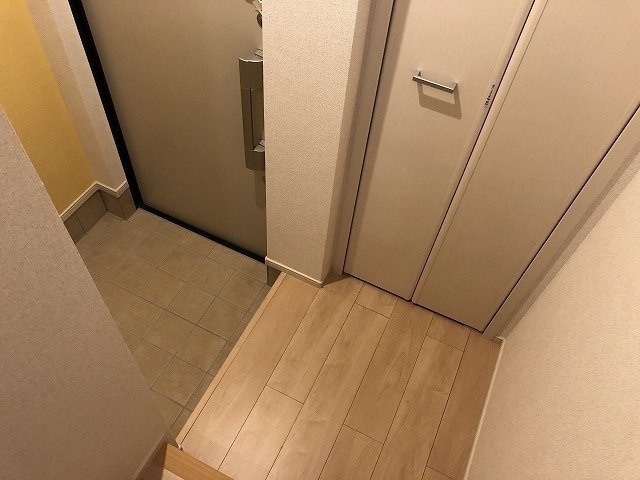 フラワー　ヒルズの玄関
