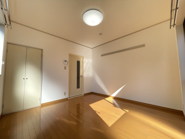 ウエストヒルの居間・リビング|同物件別号室・角部屋ではありません