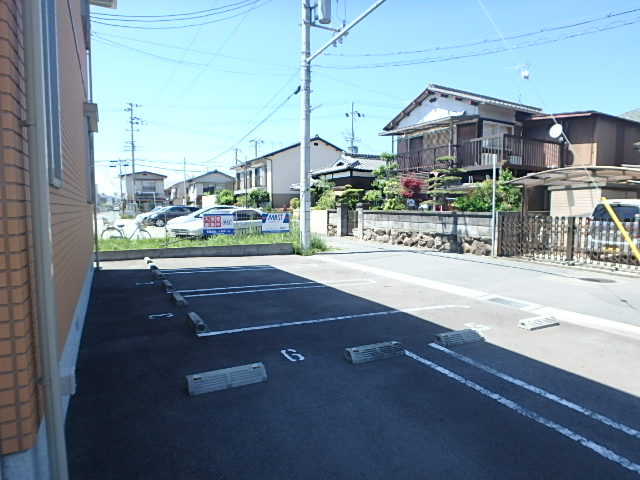 シャーメゾンJACK＆BETTEYの駐車場