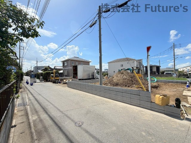 三郷市花和田　新築戸建　全2棟　2号棟の前面道路含む現地写真|前面道路含む現地写真です。