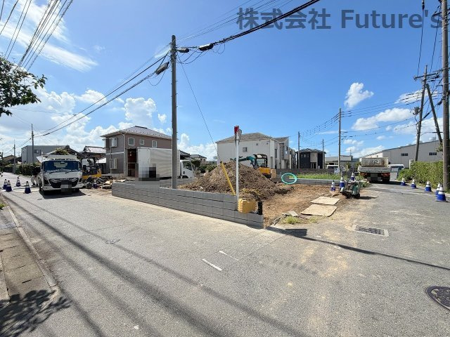 三郷市花和田　新築戸建　全2棟　2号棟の前面道路含む現地写真|前面道路含む現地写真です。