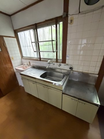 石井町借家のキッチン
