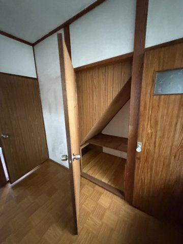 石井町借家の内装