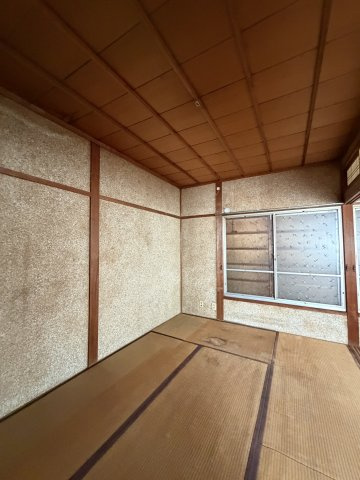 石井町借家の内装