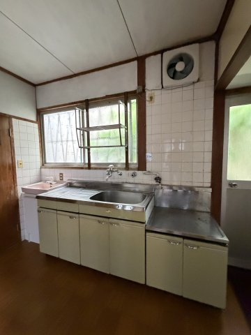 石井町借家のキッチン