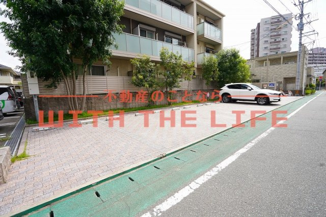 ヴィルヌーブ諏訪野I棟の駐車場|車をお持ちの方に嬉しい駐車場付きの物件です